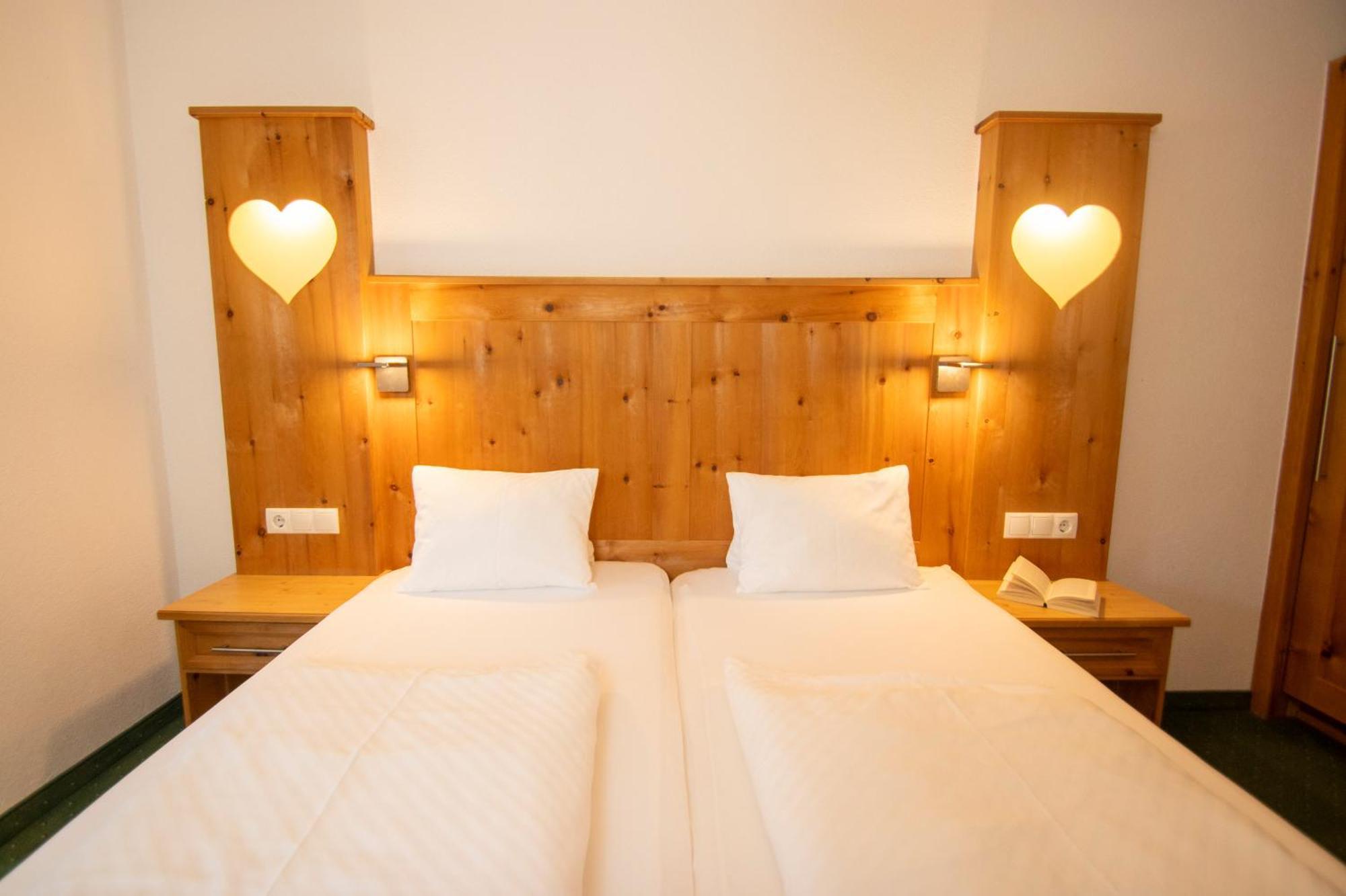Aktivhotel Waldhof เอิทซ์ ภายนอก รูปภาพ